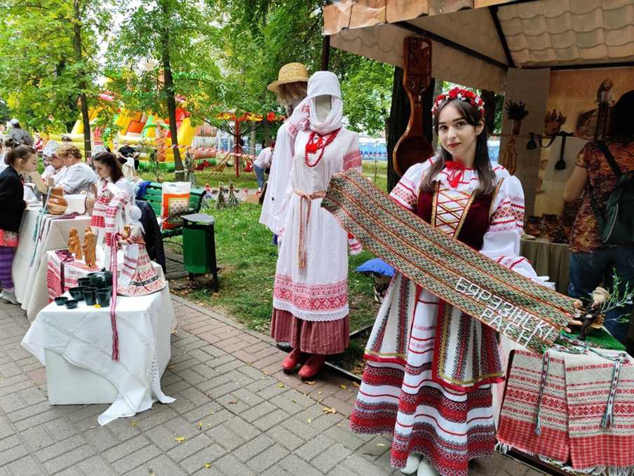 ОБЛАСТНОЙ_ПРАЗДНИК_НАРОДНЫХ_ХУДОЖЕСТВЕННЫХ_РЕМЕСЕЛ_СЛУЦКІЯ_ПАЯСЫ